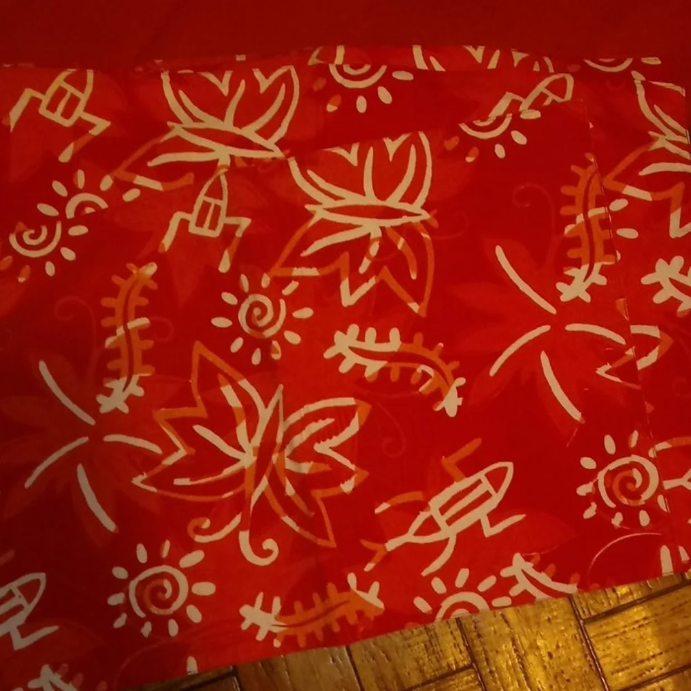 Tablecloth ,4 placemats & napkins